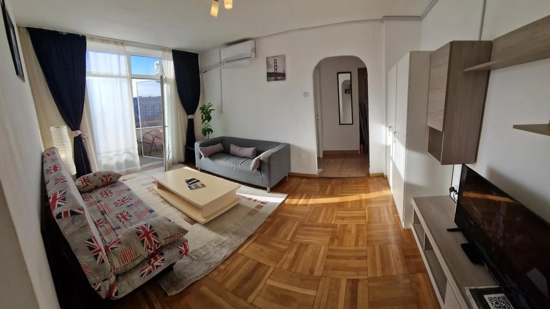 Two Rooms Central Бухарест
