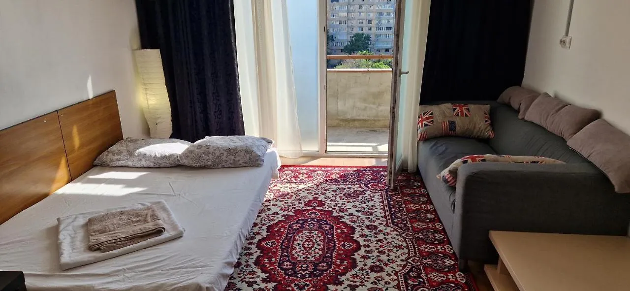 Two Rooms Central Bükreş 0*,